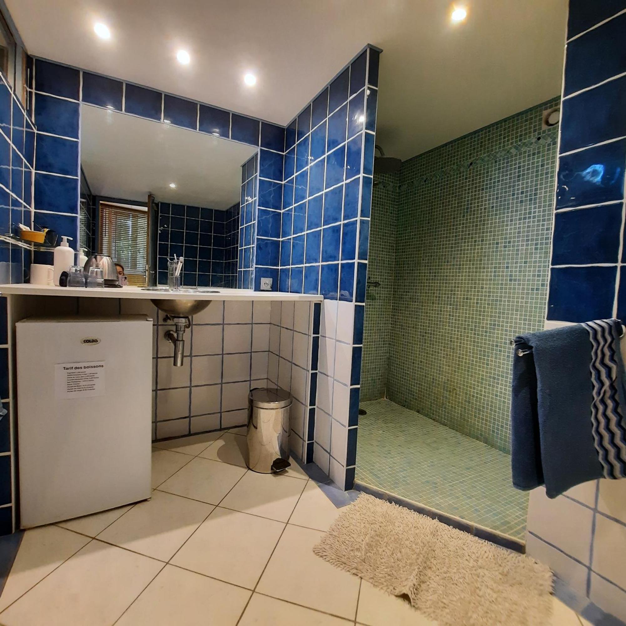 キュキュロン Les 3 Saisons Bed & Breakfast エクステリア 写真