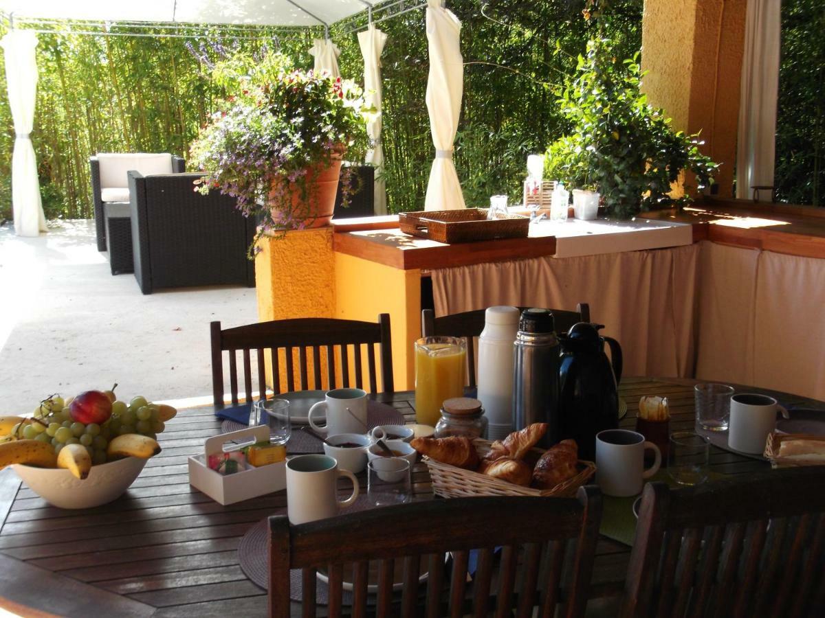 キュキュロン Les 3 Saisons Bed & Breakfast エクステリア 写真