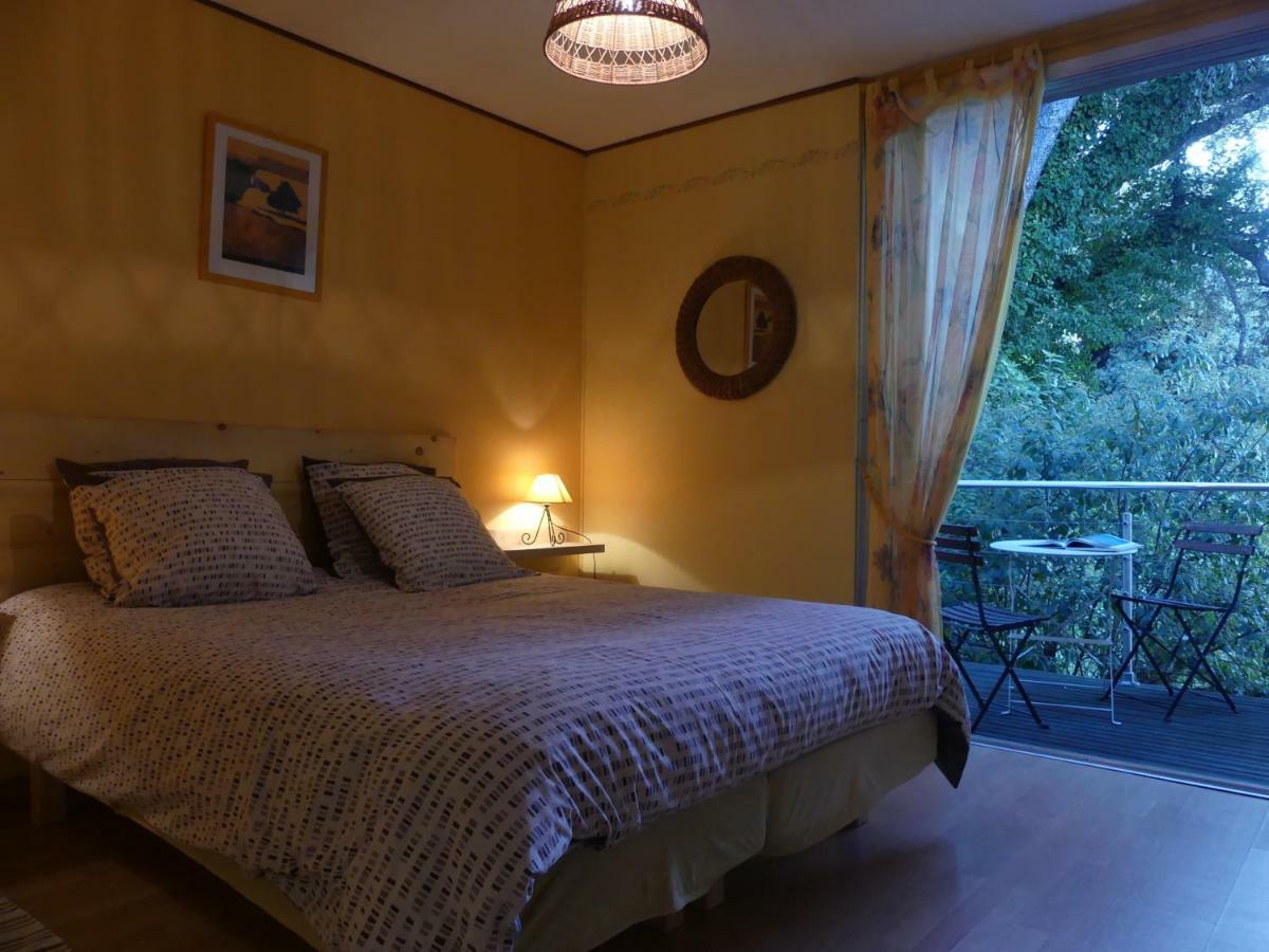 キュキュロン Les 3 Saisons Bed & Breakfast エクステリア 写真